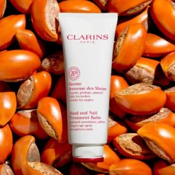 CLARINSBaume Jeunesse des Mains                96% d’ingrédients d’origine naturelle