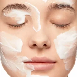 CLARINSLait Velours Démaquillant                 Aux Extraits de Gentiane Jaune & Mélisse des Alpes