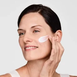 ESTEE LAUDERDayWear                Crème Hydratation 24h Multi-Protection Anti-Oxydant SPF 15 Pour Peaux Normales/Mixtes