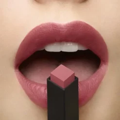 INCENZARouge Pur Couture The Slim Glow Matte                Rouge à lèvres mat lumineux. Confort longue durée. Couleur couture