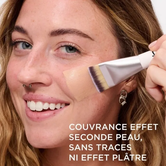 It Cosmetics Pinceau Heavenly Luxe n°10 Pinceau Spatule Lissant Teint Parfait