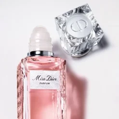 Miss Dior                Parfum Roller-Pearl Parfum Nomade - Notes Fleuries, Fruitées & Boisées