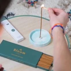 Porte Encens Bloom                Multicolore en Béton