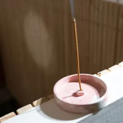 Porte Encens Bloom                Rose Marbré en Beton